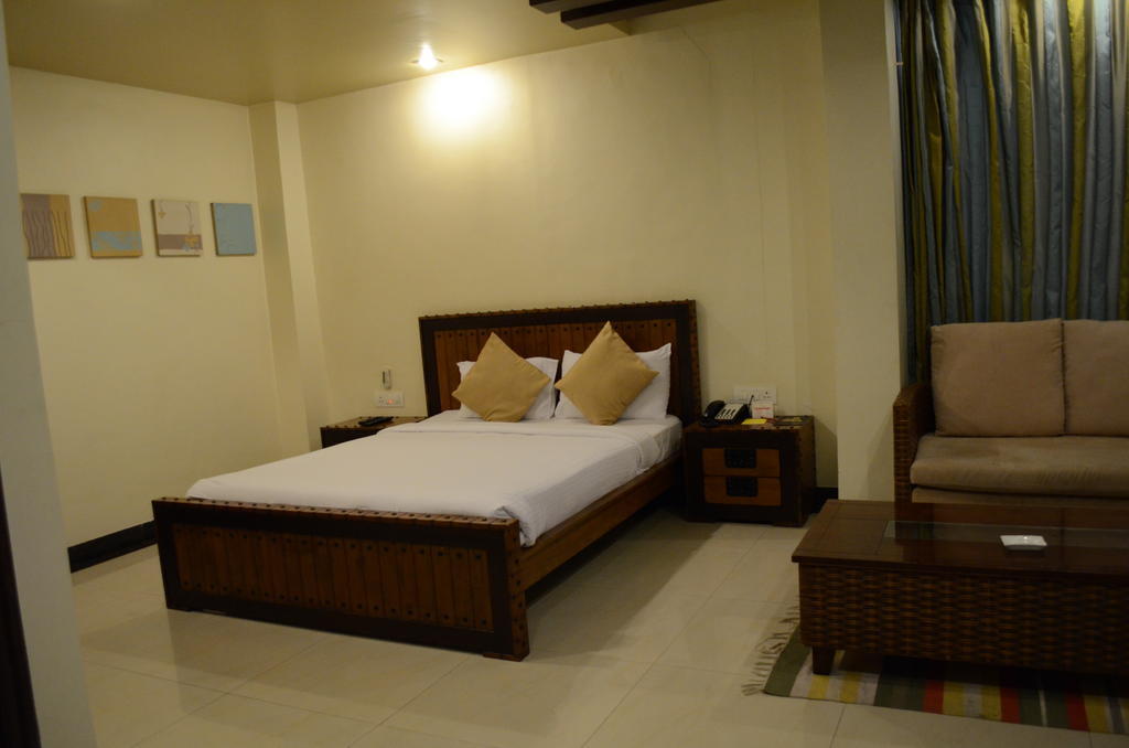 Hotel The Elite Suites Pune Cameră foto